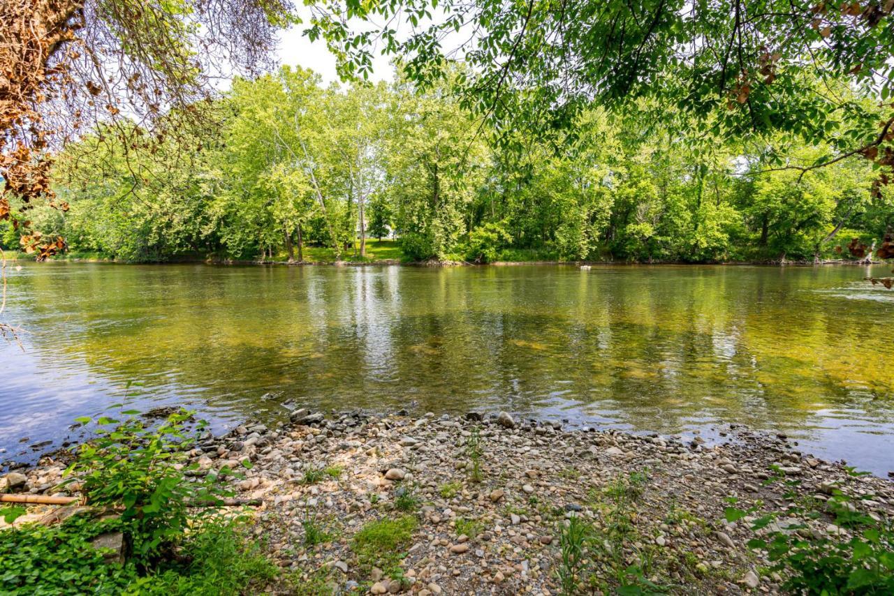 Riverside Tiny Cabin W Hot Tub, Fire Pit, & Kayaks Rileyville Εξωτερικό φωτογραφία