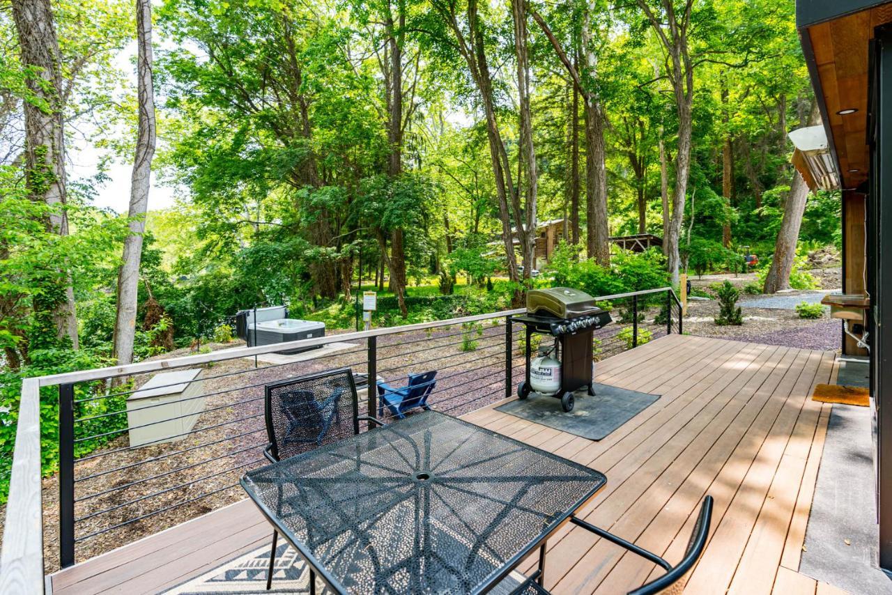 Riverside Tiny Cabin W Hot Tub, Fire Pit, & Kayaks Rileyville Εξωτερικό φωτογραφία